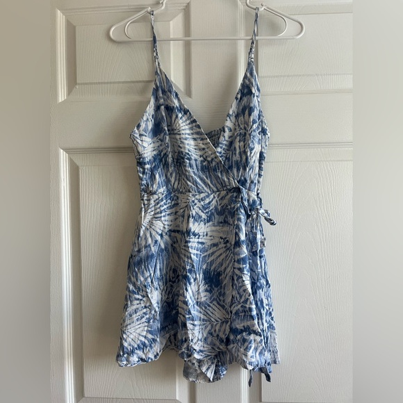 Privy Blue & White Faux Wrap V-Neck Romper Medium - Picture 1 of 8